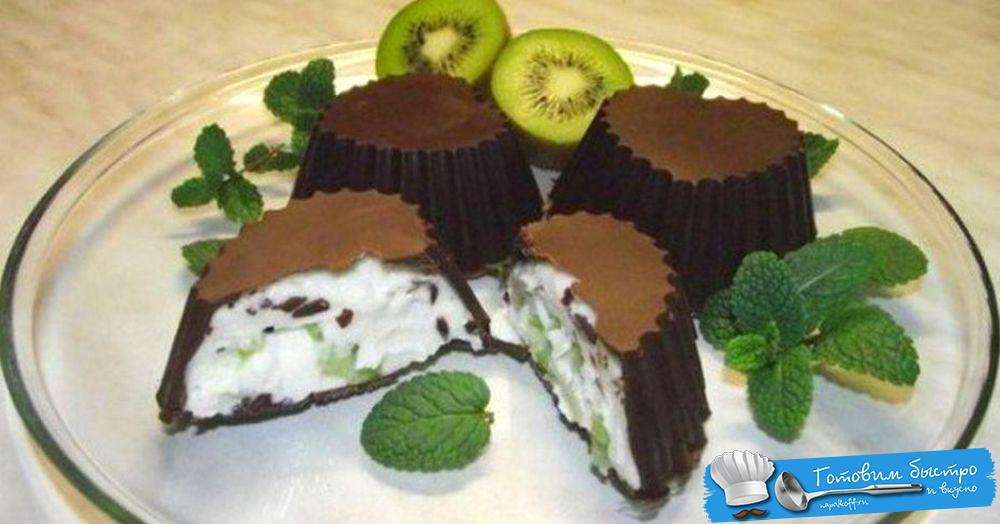 Шоколадно-творожный десерт с фруктами