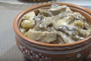 Вкусный картофель с грибами в горшочках в духовке