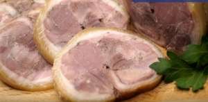 Мясной рулет из свинины в луковой шелухе - фото и видео