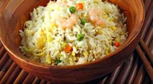 Жареный рис с креветками по-тайски  - рецепт с видео