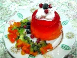 Десерт из желе с мороженым и фруктами - рецепт с фото