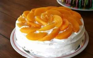 Как приготовить торт без выпечки с персиками