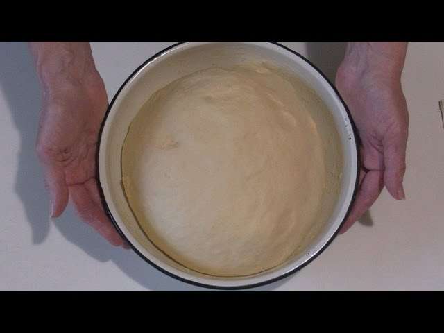 Дрожжевое тесто для выпечки пирожков,расстегаев и кулебяк