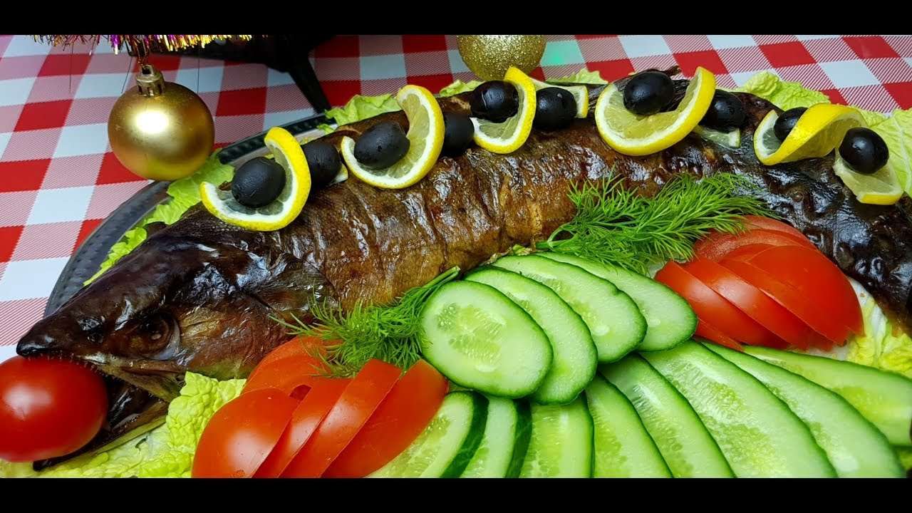 Фаршированная Горбуша, цыганка готовит. Как снять кожу с рыбы. Gipsy cuisine.