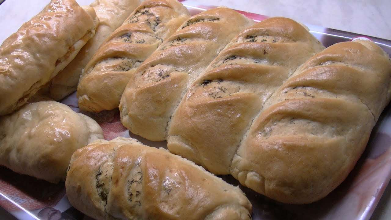 Хлебные булочки с начинкой,хлебное тесто/Bread rolls with filling, bread dough.
