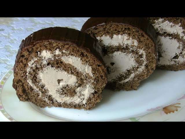 Рулет Чешский. Шоколадный бисквит с шоколадным кремом и глазурью.