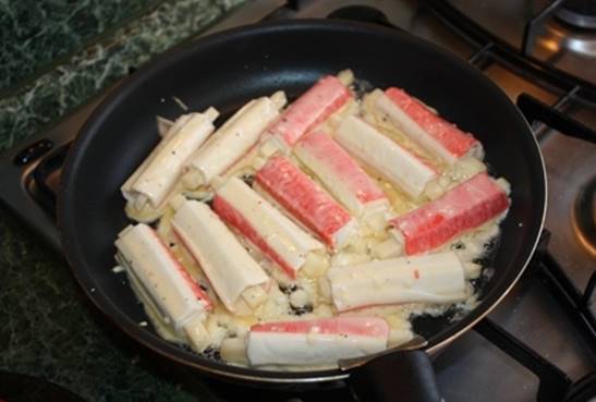 Вкусная и быстрая закуска из крабовых палочек в кляре - рецепт