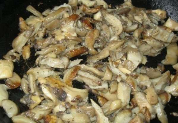 Салат с куриным мясом и грибами