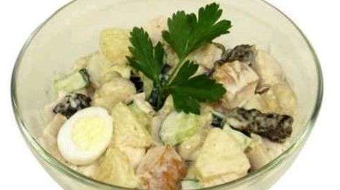 Как приготовить салат из копчёной курицы с грибами