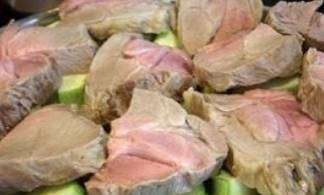Жареная свинина с кабачками